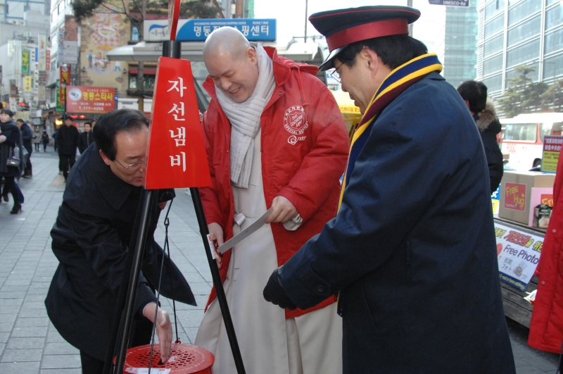 2010.12.24_은평천사원, 명동 구세군 (83)